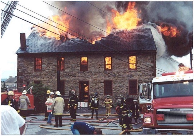 The Knittery Mill Fire, Cambridge Road, 1999 (Ken Eberly Photo)