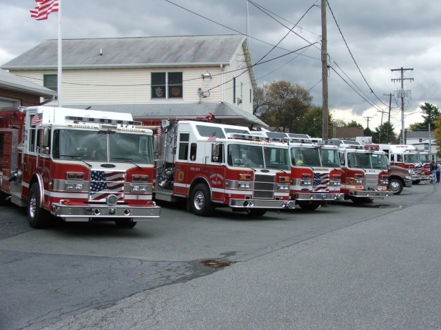 Honey Brook Fire Co. open house, 10/28/06...
Pierce Fire Trucks all lined up and no where to go!
Engine 33-1, Engine 33-5, Tanker 3-4, Engine 4-9-1, and Rescue 69. 