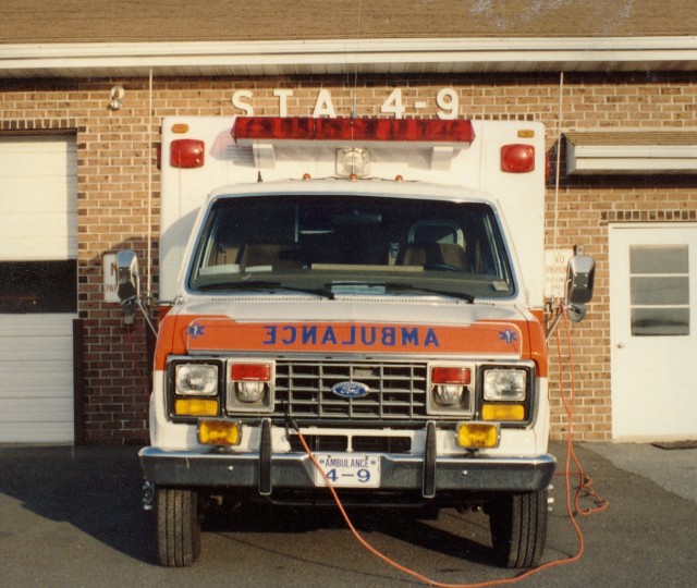 The 1989 ambulance in front of the station shortly before being replaced in 1993.